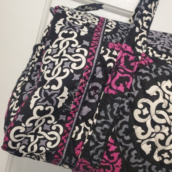Vera Bradley Retired Pattern "Canterbury Magenta" Duffle Bag, Versatile - Picture 3 of 9